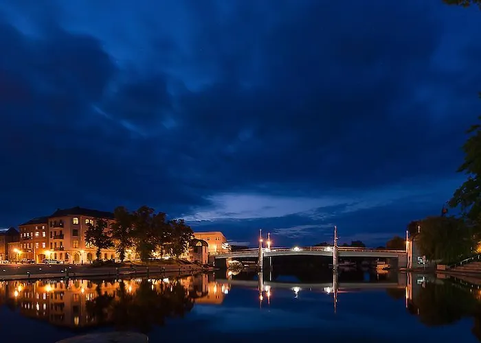 מלון Hotel-pension Brandenburg 2*