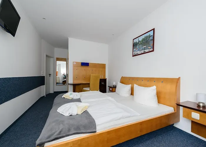 فندق Hotel-pension Brandenburg